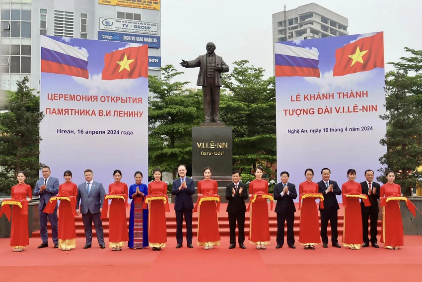 khanh-thanh-tuong-Le-Nin.jpg