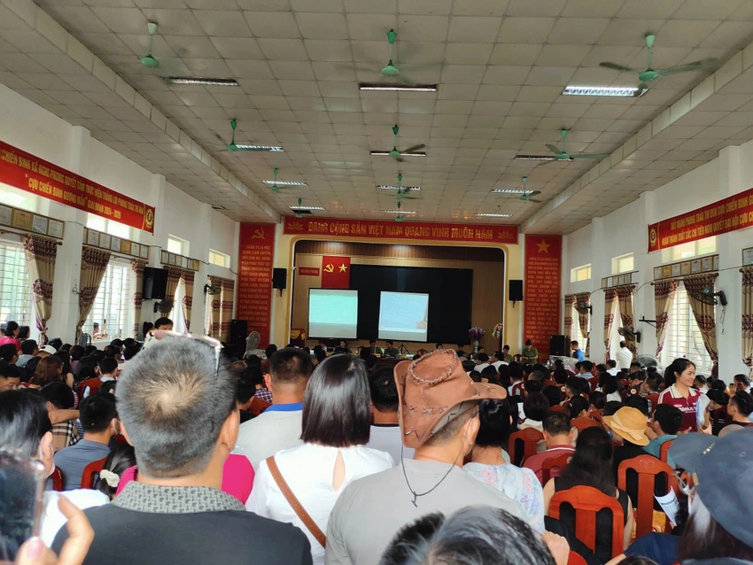 Nghe-an-dau-gia-114-lo-dat.jpg