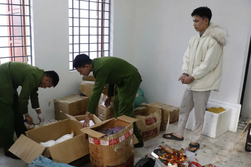 Bắt thanh niên 20 tuổi 'ôm' gần 1 tấn hóa chất để sản xuất thuốc pháo nổ