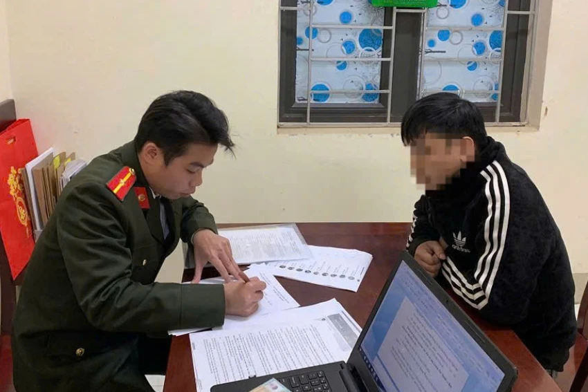 Ong tìm mật
