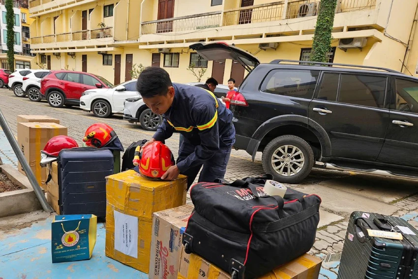 Cán bộ, chiến sĩ sẵn sàng lên đường thực hiện nhiệm vụ cứu nạn, cứu hộ, khắc phục hậu quả, thiệt hại do động đất tại Myanmar.