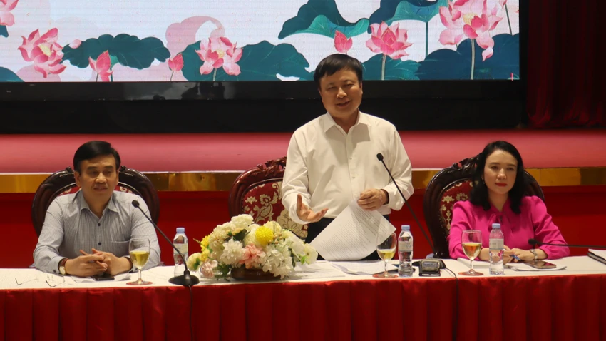 Le-Hoi-lang-sen-toan-quoc.jpg