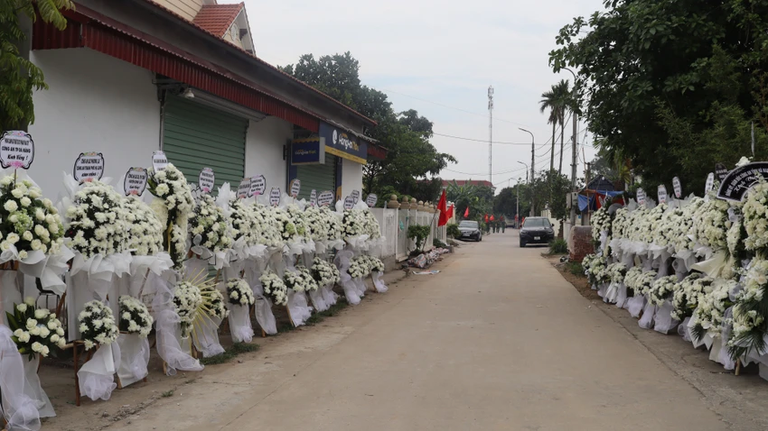 vong-hoa-trang (1).jpg