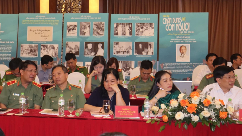 dai-bieu-tham-du.jpg