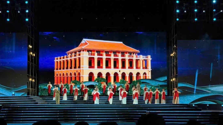 Ban-cang-nha-rong.jpg