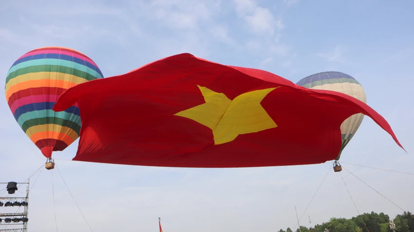 dai-ky-tung-bay.jpg
