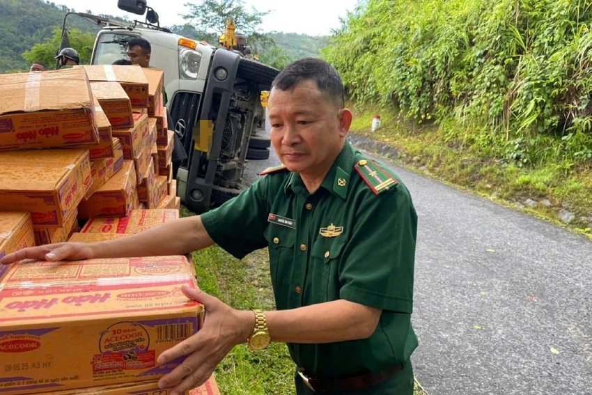 xe-cho-hang-cuu-tro.jpg