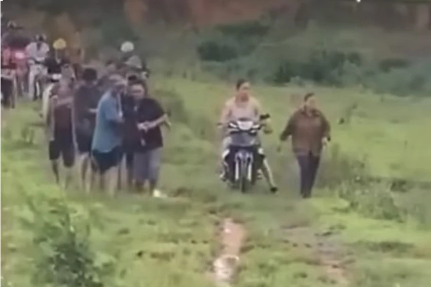 Bé gái đi chăn bò bị sét đánh, cả bò và người tử vong