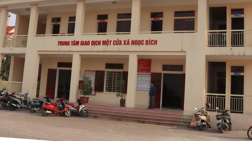 11-can-bo.jpg