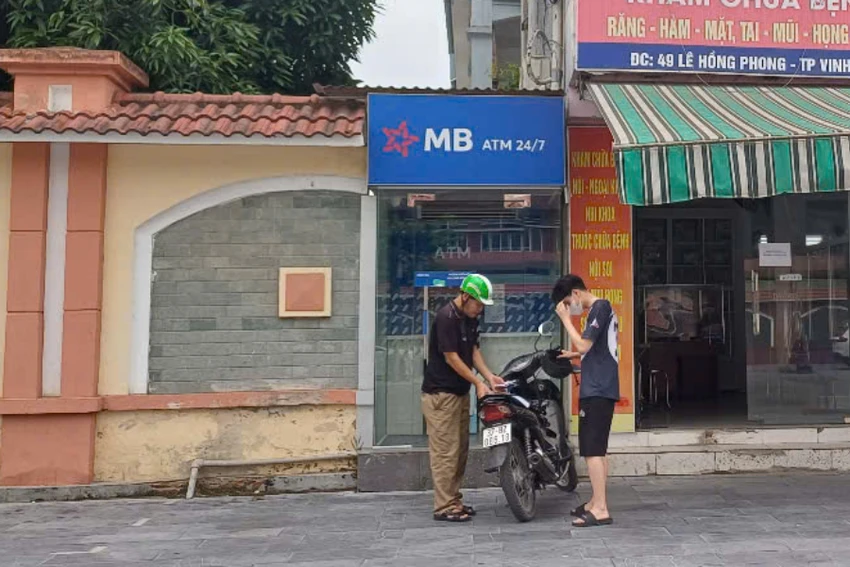 cay-ATM.jpg