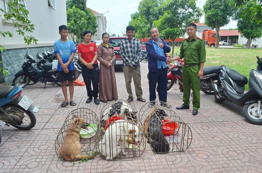 Theo công an, chỉ từ tháng 5-2025 đến nay, nhóm trộm chó này đã thực hiện hơn 50 vụ, trộm hơn 2 tấn chó của người dân.