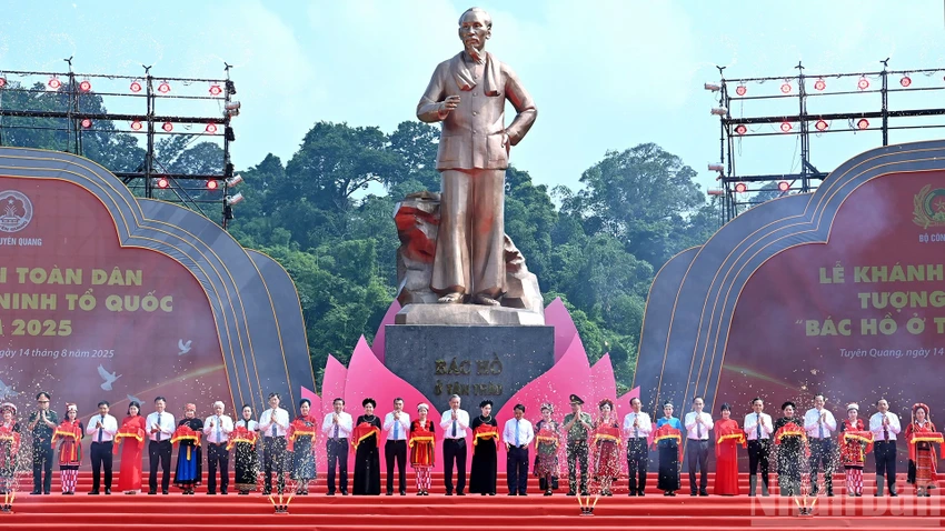 tuong-dai-Bac-Ho.jpg