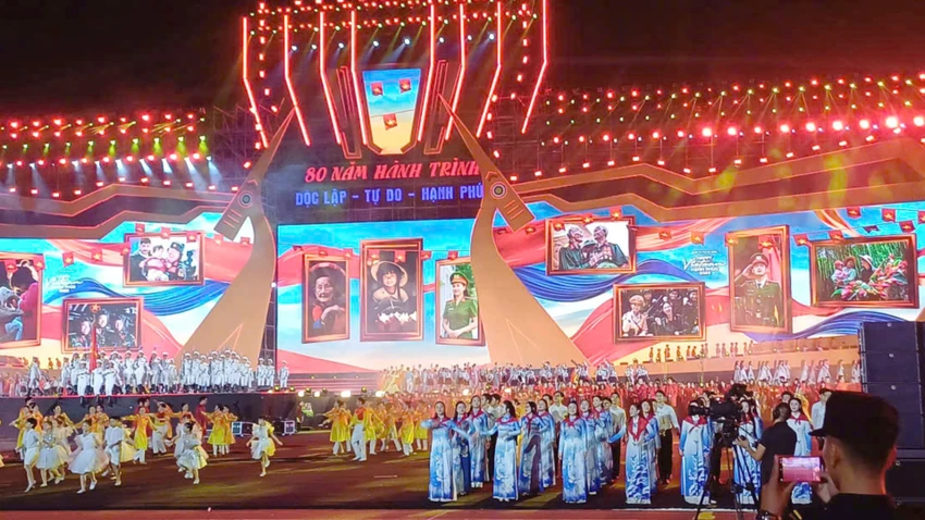 80-nam-hanh-trinh.jpg