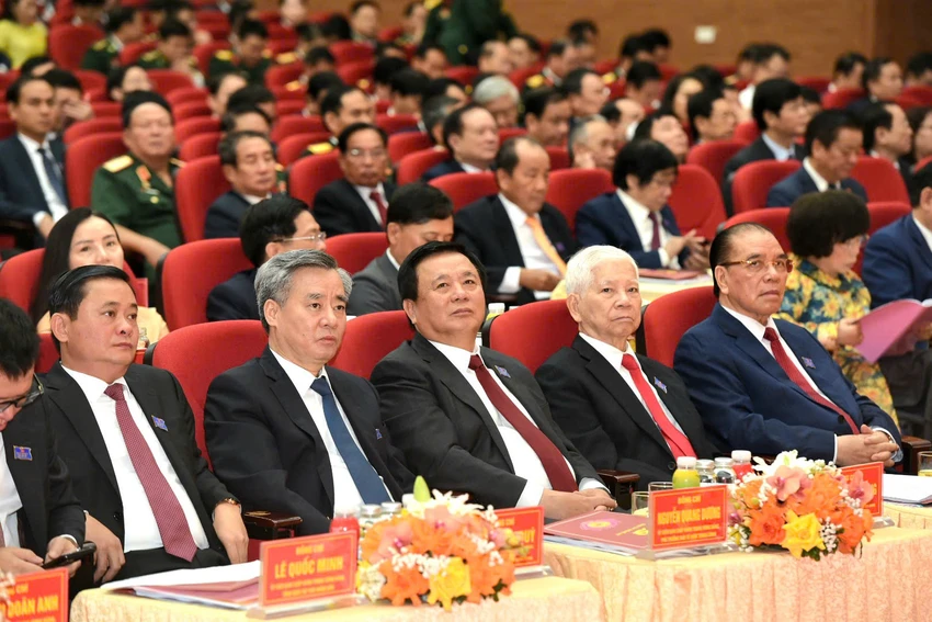 dai-bieu-tham-du.jpg