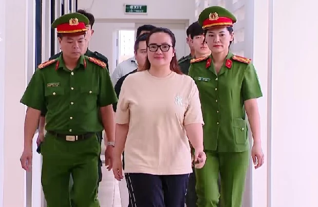 Khởi tố Hoàng Hường.jpg