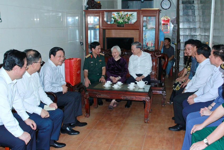 me-viet-nam-anh-hung.jpg