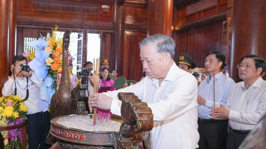 tong-bi-thu-dang-huong.jpg