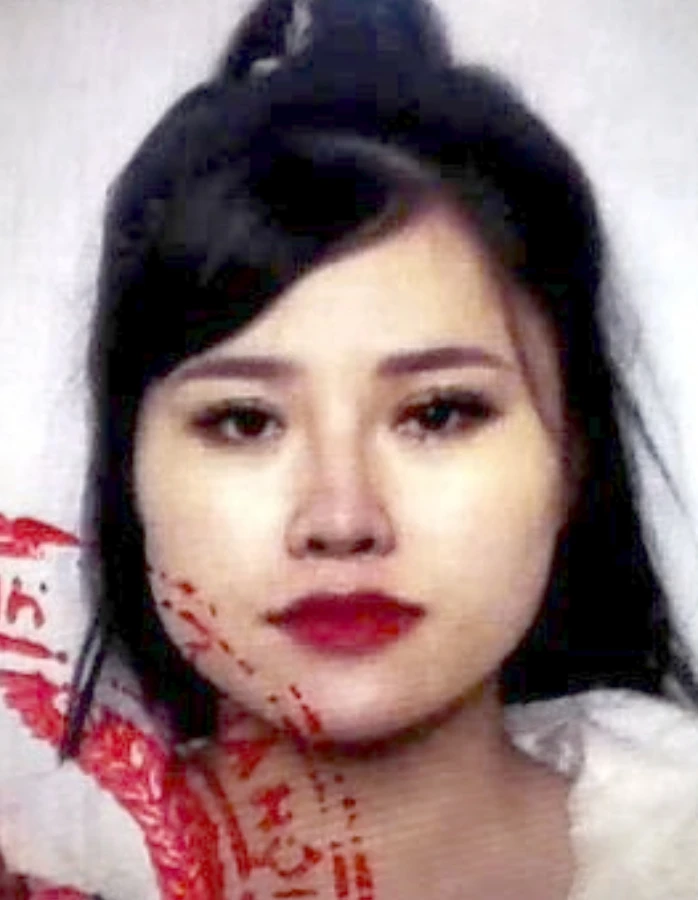 co-gai-che-dau-toi-pham.jpg