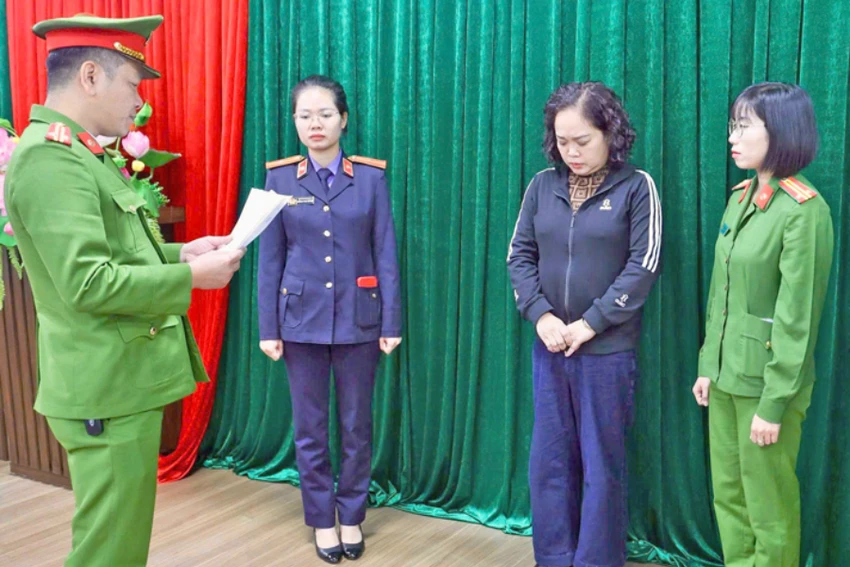 can-bo-thue-nhan-hoi-lo.jpg