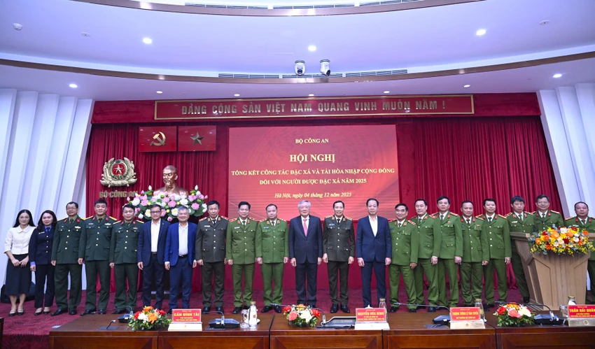 Hoi-nghi-Dac-xa.jpg