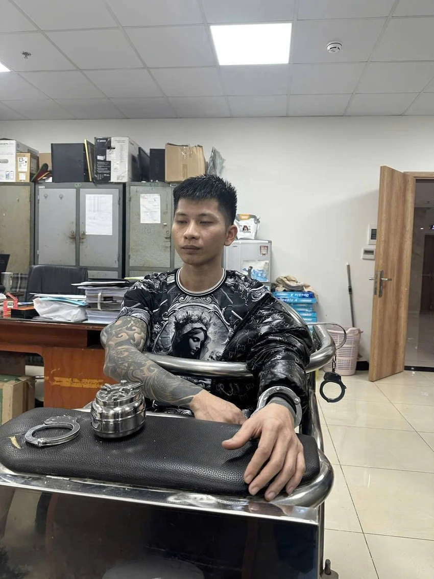 Long-tong-Vang-Van-Anh.jpg