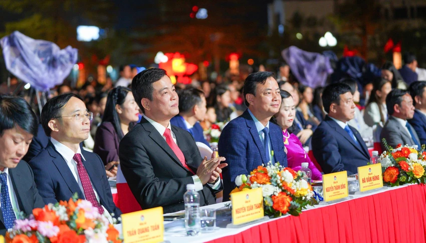 Dai-thi-hao-Nguyen-Du.jpg