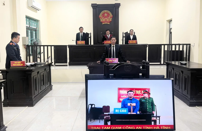 Phiên tòa xét xử bị cáo Phan Văn Căn. xu-truc-tuyen.jpg
