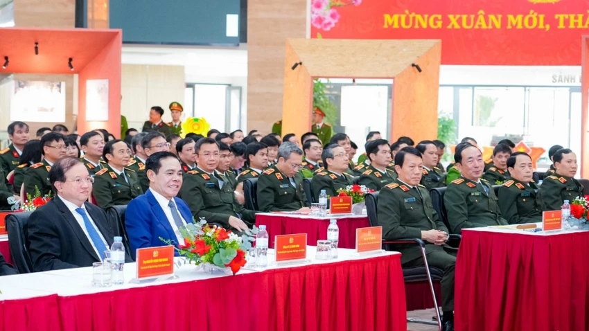 dai-bieu-khai-mac.jpg
