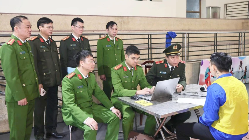cong-an-bieu-duong.jpg