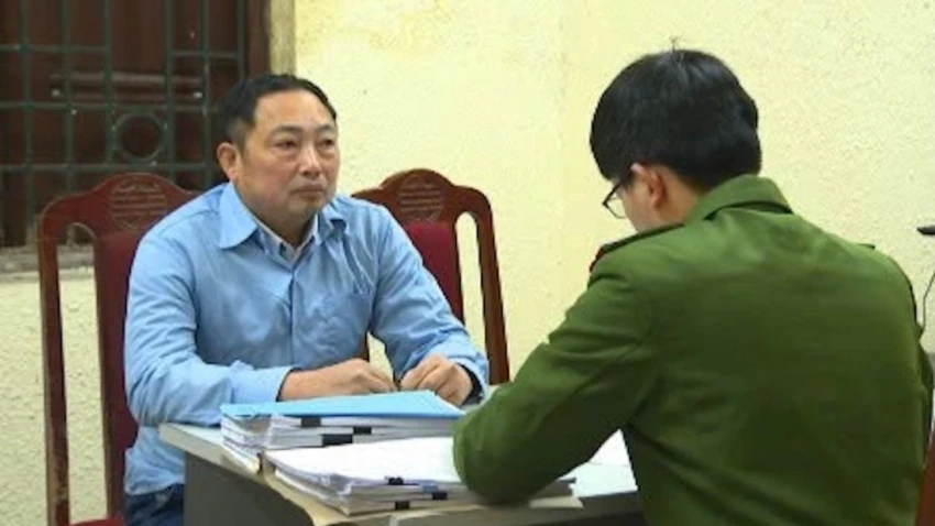 Nguyễn Văn Hồng tại cơ quan điều tra. Ảnh: CA. gay-o-nhiem.jpg
