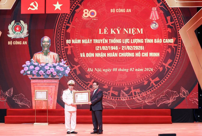 80-nam-nganh-tinh-bao.jpg