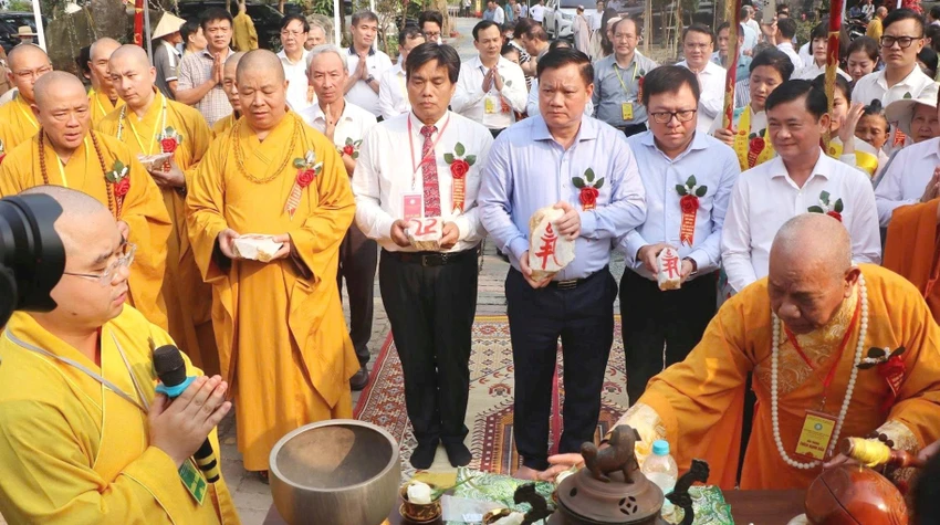 tho-500-nha-bao-liet-sy.jpg