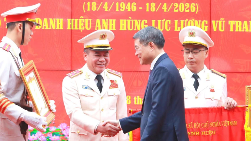 Anh-hung.jpg