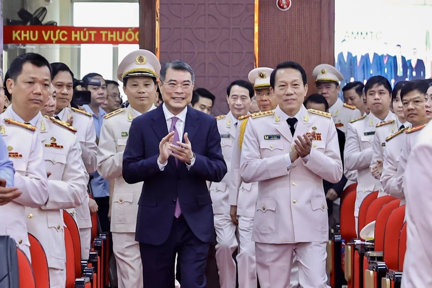 canh-sat-hinh-su.jpg