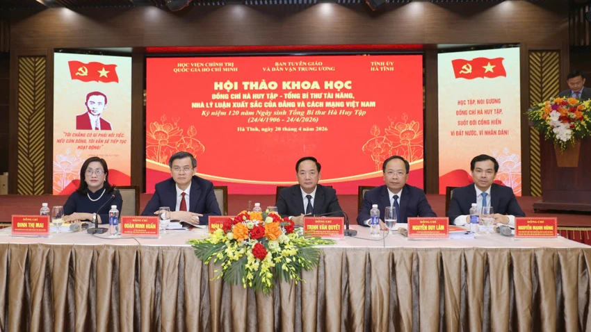 Chu-tri-Hoi-thao.jpg