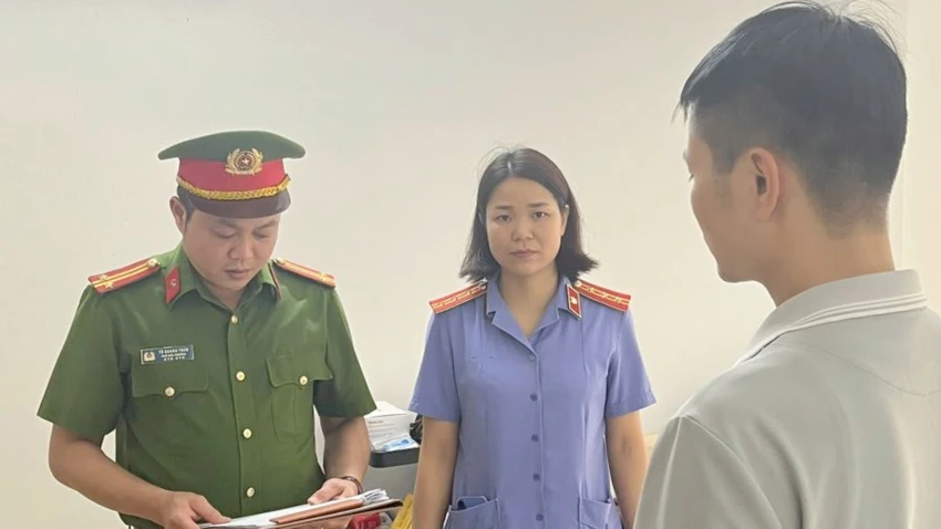 gia-mao-trong-cong-tac.jpg