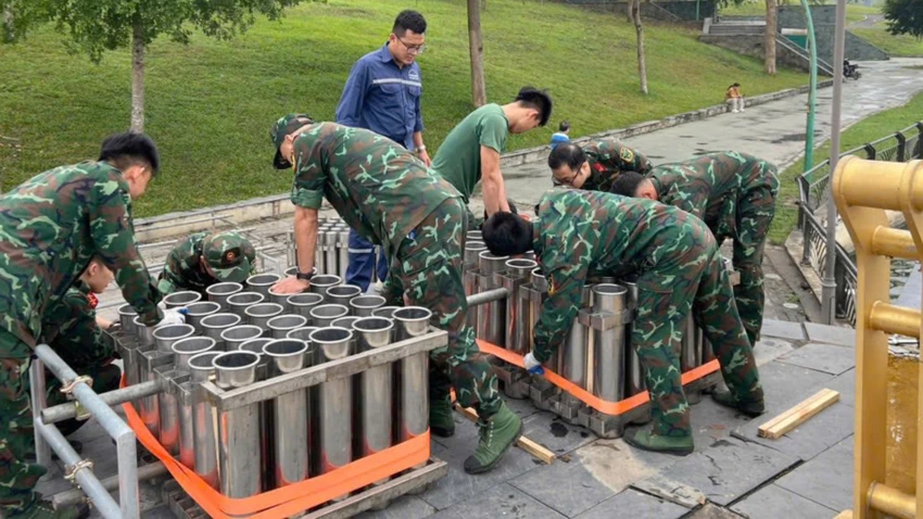 phao-hoa-ruc-sang.jpg