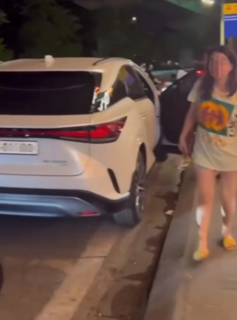 di-xe-Lexus.jpg