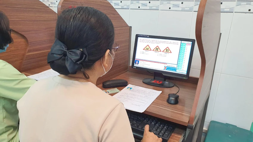 Đề xuất bỏ thi mô phỏng, tăng gấp đôi câu hỏi lý thuyết sát hạch bằng lái xe