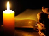 Một người bị kết án chết tại sân tòa án nghi do tự tử
