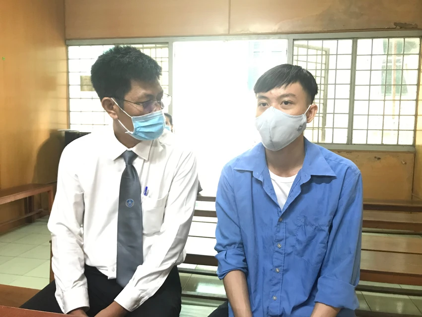 Vụ tòa 3 lần trả hồ sơ: Phạt bị cáo 6 năm tù ảnh 1 Vụ tòa 3 lần trả hồ sơ: Phạt bị cáo 6 năm tù ảnh 1