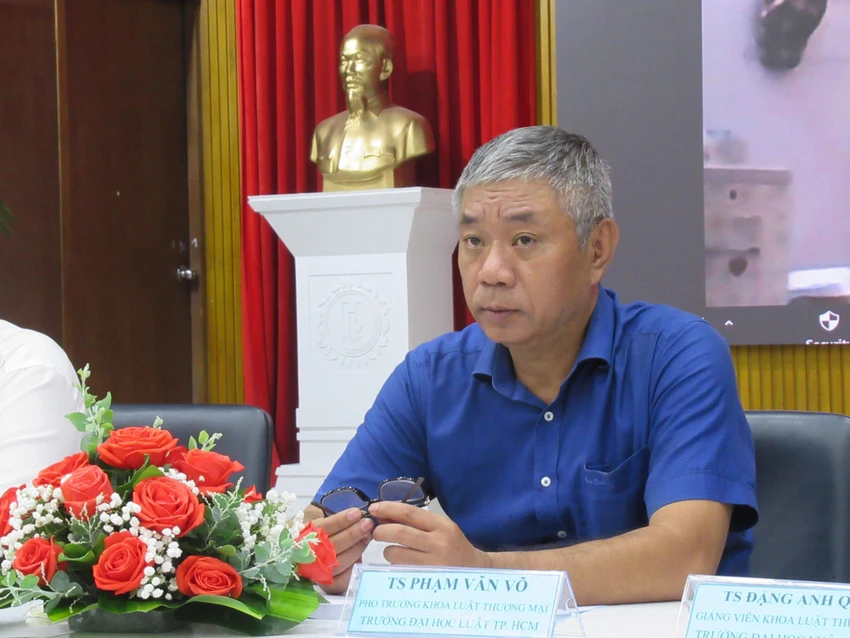 TS Phạm Văn Võ (Phó Trưởng Khoa Luật Thương Mại, trường Đại học Luật TP. HCM) tại hội thảo. Ảnh: YC