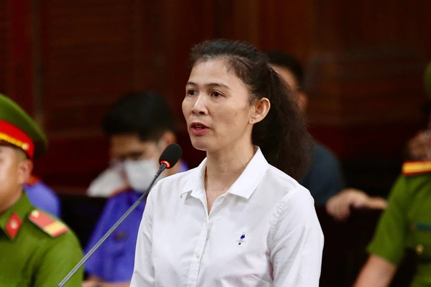 Bị cáo Đặng Thị Hàn Ni tại tòa. Ảnh: HOÀNG GIANG