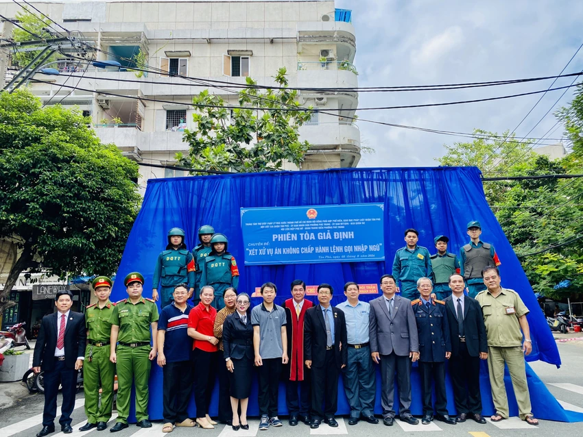 tron-tranh-nghia-vu-quan-su-ky-niem.jpg