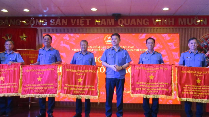 tap-the-lao-dong-xuat-sac-trao-co.jpg