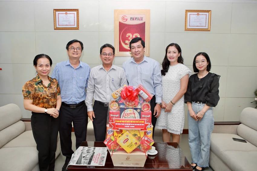 bao-phap-luat-mat-tran.jpg