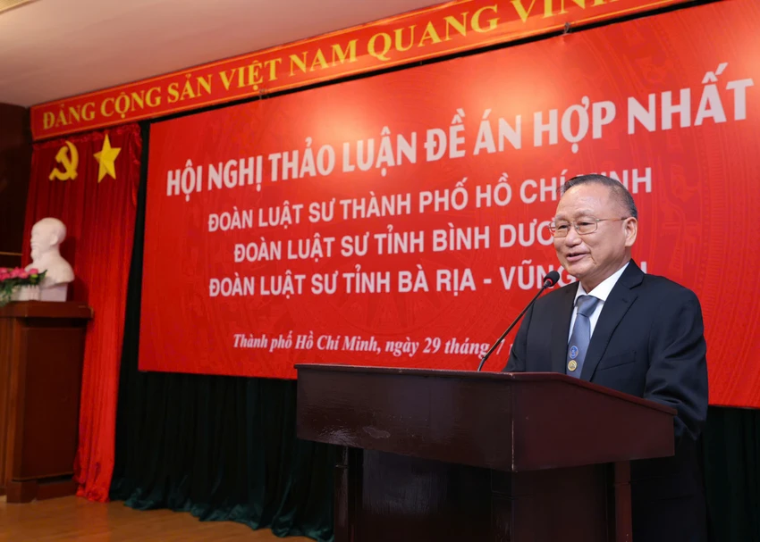 doan-luat-su-trung.jpg