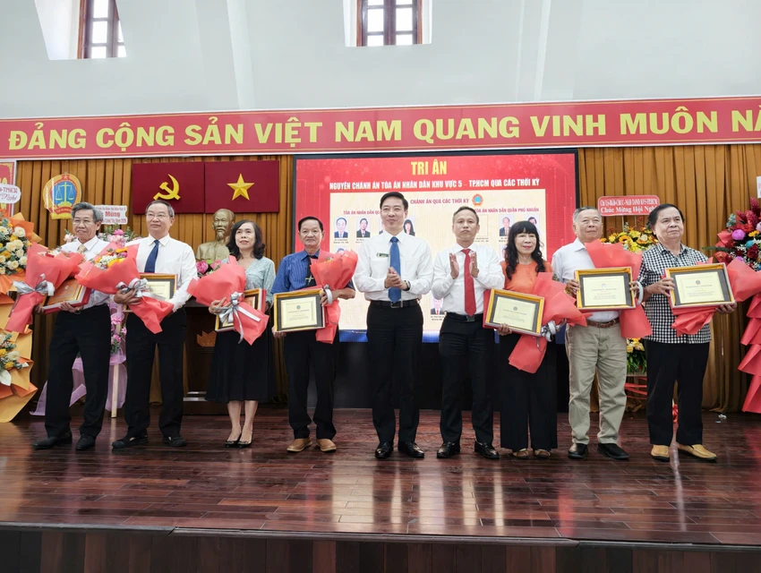 khu-vuc-5-bang-khen.jpg