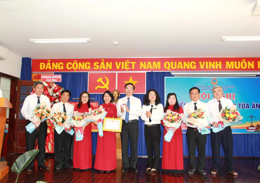 khu-vuc-8-trao.jpg