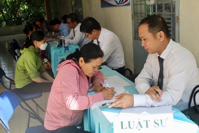 luat-su.jpg